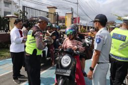 Polisi mengeluarkan 30 surat teguran lalu lintas di Kapuas Hulu