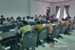Pemda jelaskan retribusi Perda PDRD pada pedagang pasar di Manokwari