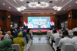 Pemkot Surabaya apresiasi perguruan tinggi dan nakes tangani stunting