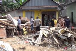 Pemkot Kendari salurkan bantuan darurat ke korban banjir
