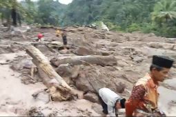 Sepuluh orang tertimbun longsor di Langgai Pesisir Selatan