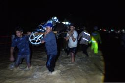 Banjir bandang di jalan trans sulawesi di Konawe