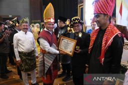 Pj Wali Kota Padangsidimpuan terima penghargaan pembangunan daerah terbaik Tahun 2024