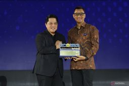 Dirut PLN Raih Best CEO of Communications di ajang Best of The Best Communications