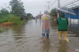 Warga korban banjir di Padang butuh bantuan makanan