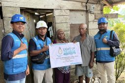 Sebanyak 64 keluarga prasejahtera dapat aliran listrik gratis dari PLN UIW MMU