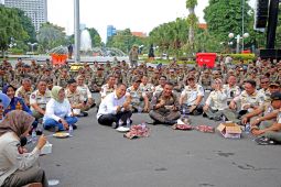 Cak Eri minta staf pemkot contoh etos kerja DPKP dan Satpol PP