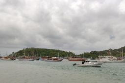 Nelayan diimbau tidak melaut karena adanya gelombang tinggi