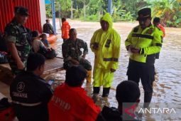 Tim gabungan evakuasi korban banjir di Bangkalan