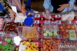 Penjual  takjil mulai bermunculan di Ambon memasuki Ramadhan