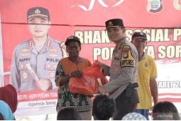 Polresta Sorong Kota salurkan 50 paket bantuan untuk korban banjir