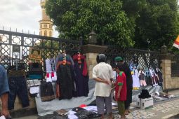 Penjual  busana muslim di Ambon untung berlipat masuki Ramadhan 2024
