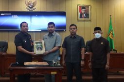 Wali Kota Banjarbaru sampai LKPj 2023 ke DPRD