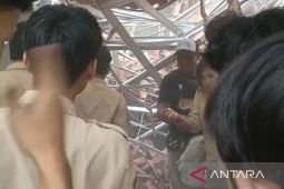 Atap SMAN 1 Ciampea Bogor ambruk sebabkan korban luka