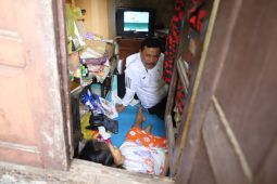 Pj Bupati Garut persiapkan bantuan untuk seorang lansia yang sakit stroke