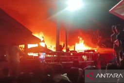 Ditinggal shalat tarawih, satu rumah hangus terbakar