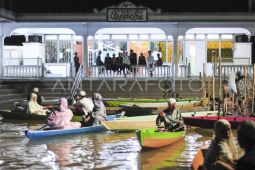 Shalat Tarawih saat banjir di Jambi