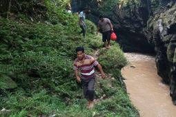 Dua pencari ikan dihantam air deras, mayat ditemukan berjarak satu kilometer