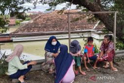 Puluhan ribu warga Demak kembali mengungsi karena jebolnya tanggul Sungai Wulan