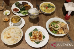 Kurangi kerupuk saat buka puasa dengan asinan Betawi