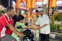 Siswa Al Muslim bagikan makanan sahur di Bulan Ramadhan