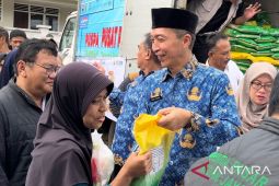 Warga antusias berbelanja sembako di Pasar Murah Ramadhan yang digelar Pemkot Bogor