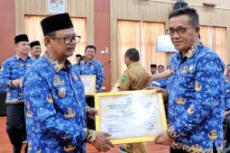 Sembilan perangkat daerah Pemkab Simalungun terima piagam penghargaan