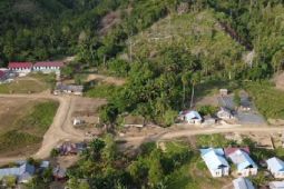 Perusahaan Sawit di Halsel buka akses jalan untuk pelajar ke sekolah