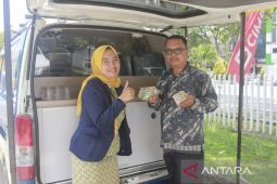 Bank Mandiri Taspen melayani penukaran uang baru di Masjid Mujahidin