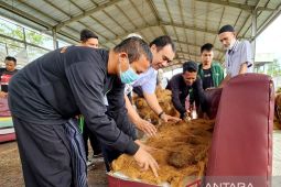 Napi Lapas Pohuwato jadikan sabut kelapa bahan baku sofa