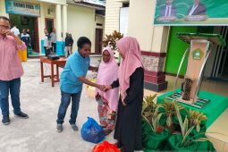 Kemenag Sorsel salurkan 218 paket sembako