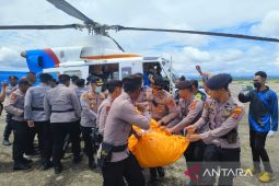 Satu regu Brimob amankan Pos Pol 99 Ndeotadi Paniai