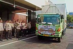 E Java Police send aid packages to Central Java's flood victims