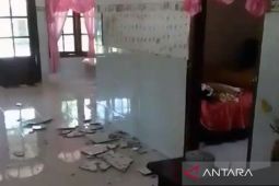 Rumah warga di Gresik hancur akibat Gempa Tuban