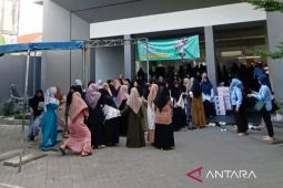 Ratusan santri Surabaya berhamburan keluar saat terjadi gempa susulan