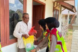Ditsamapta Polda Aceh berbagi di jumat berkah