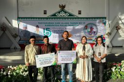 Pj Bupati Morotai  serahkan santunan BPJS Ketenagakerjaan kepada ahli waris aparat desa