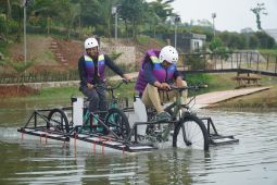 Universitas Gunadarma luncurkan perahu listrik dan sepeda listrik amfibi
