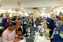 Yayasan Abulyatama Indonesia Asahan ajak ratusan anak yatim belanja pakaian lebaran