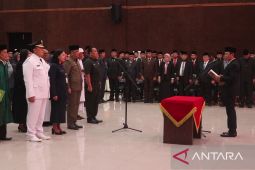 Bupati Bekasi melanntik 154 pejabat admin istrator dan pengawas