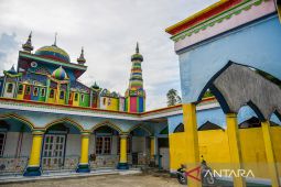 Masjid warna-warni di Kabupaten Garut