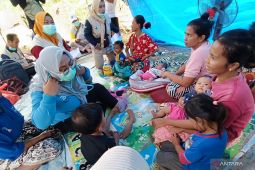 Dinkes Gresik beri pelayanan kesehatan keliling bagi warga Bawean