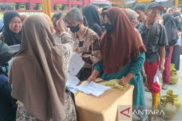 Masyarakat antusias berbelanja di pasar murah TPID Balikpapan