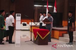 Pemkab Bekasi lantik 350 kepsek minta agar perbaiki sistem pendidikan