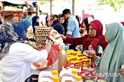 Pemkab  Buru gelar pasar murah kendalikan harga jelang Idul Fitri