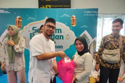 Angkasa Pura II santuni anak yatim dan bagikan paket sembako