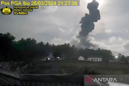Gunung Ibu kembali erupsi muntahkan abu vulkanik setinggi 2.000 meter