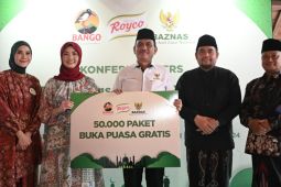 Baznas bagikan ribuan paket buka puasa ke pondok pesantren