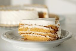 Bahan dan cara membuat hidangan manis Rose Tres Leches untuk berbuka puasa