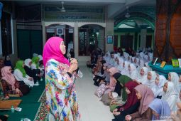 Khofifah tekankan kerja keras dan doa sambut Indonesia Emas 2045